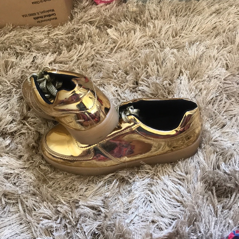 Shoes - Picture 2 of 3